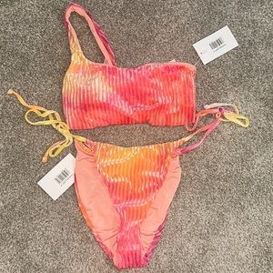 Dippin Daisys swimsuit Cali top & Laguna bottom